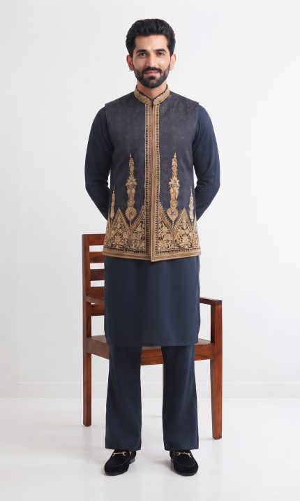 Elevate your traditional look with this Luxury Banarsi Jamawar Waistcoat, crafted from premium-quality Banarsi Jamawar fabric featuring intricate handmade embroidery.